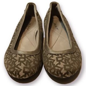 DKNY FLATS